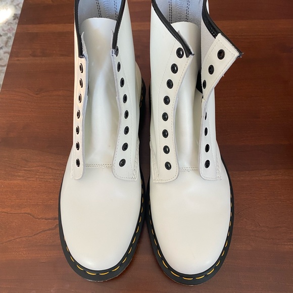 Doc Marten 1460 boots. Size 11. Great condition! - Picture 1 of 5